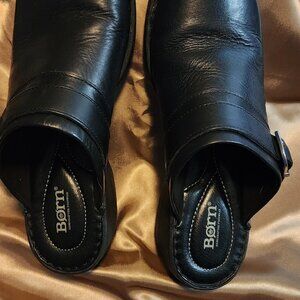 Born Avoca Leather Clogs Size 10 (black)